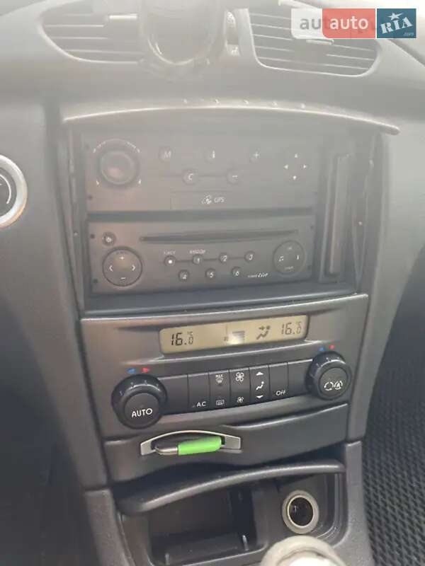 Ліфтбек Renault Laguna 2004 в Гусятині