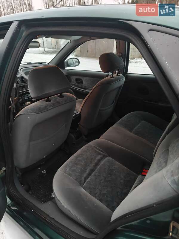 Лифтбек Renault Laguna 1997 в Вараше