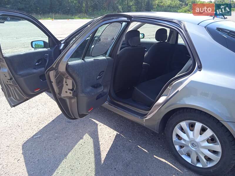 Лифтбек Renault Laguna 2002 в Полтаве фото 3 Лифтбек Renault Laguna 2002 в Полтаве