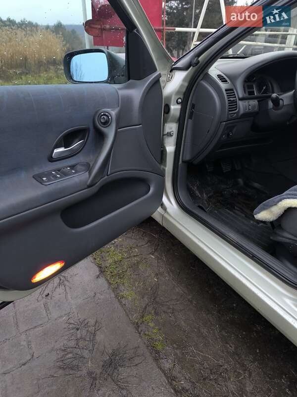 Лифтбек Renault Laguna 2001 в Ширяево