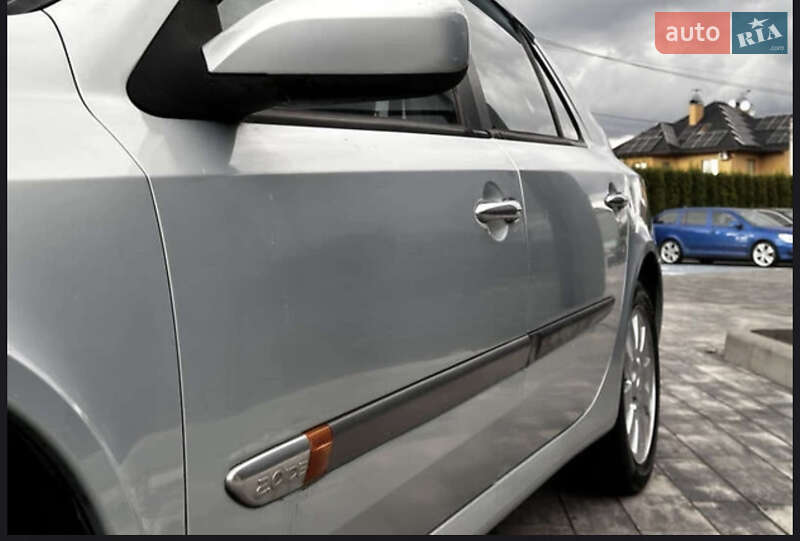 Лифтбек Renault Laguna 2002 в Ровно