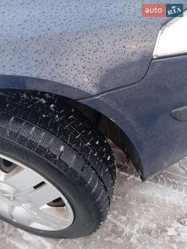 Лифтбек Renault Laguna 2003 в Мостиске