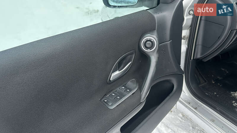 Ліфтбек Renault Laguna 2005 в Києві фото 24 Ліфтбек Renault Laguna 2005 в Києві