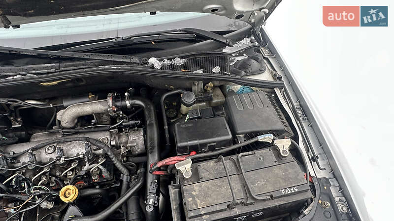 Ліфтбек Renault Laguna 2005 в Києві фото 38 Ліфтбек Renault Laguna 2005 в Києві