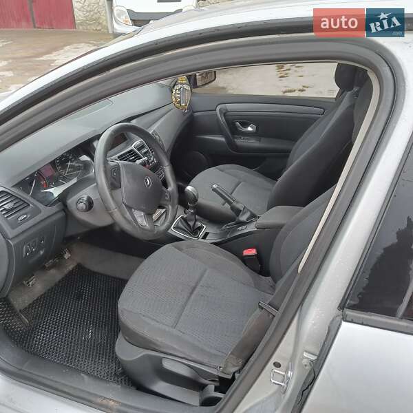 Ліфтбек Renault Laguna 2009 в Чернівцях