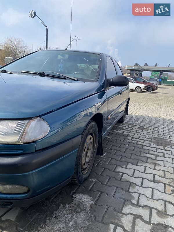 Ліфтбек Renault Laguna 1995 в Чернівцях