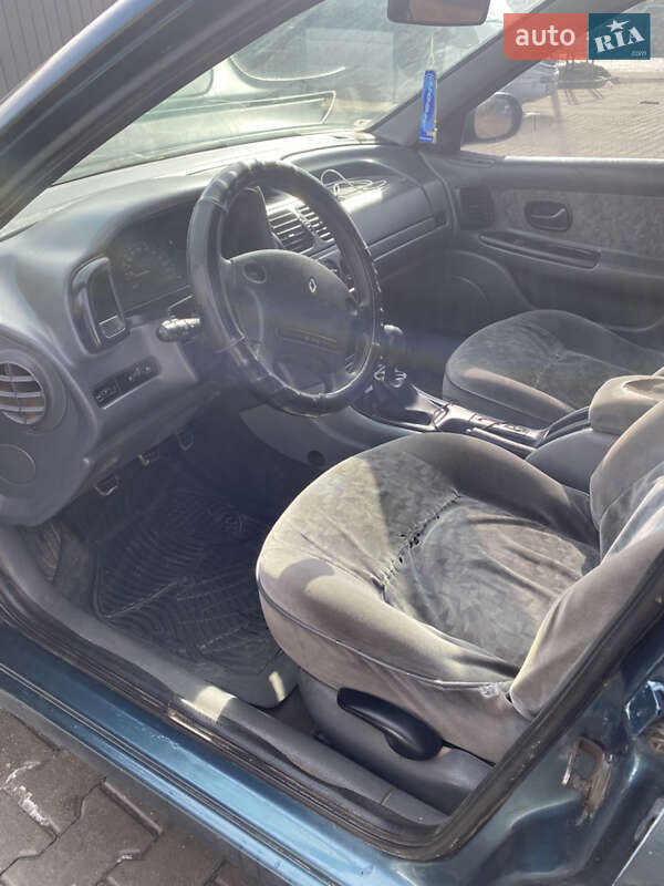 Ліфтбек Renault Laguna 1995 в Чернівцях