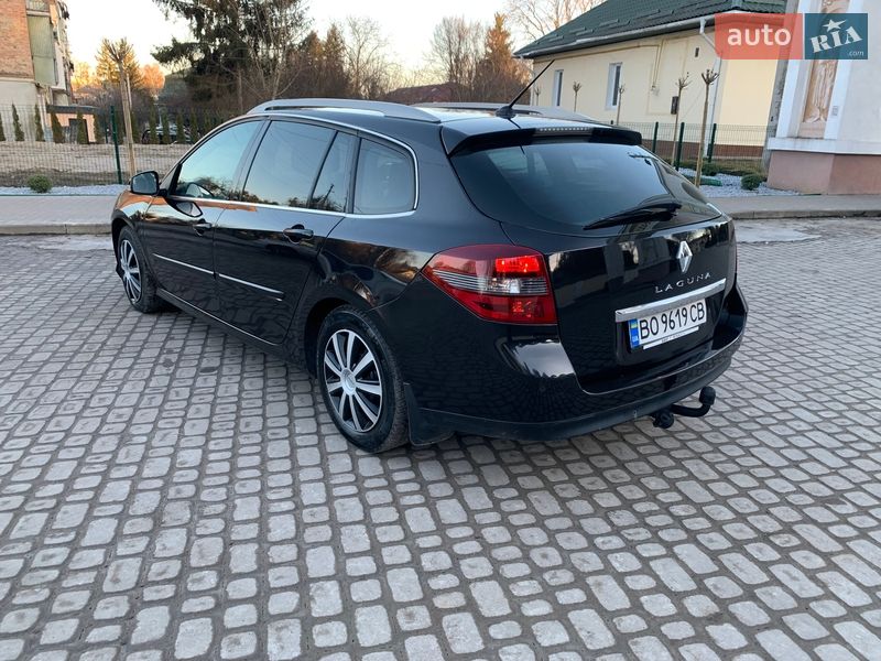 Универсал Renault Laguna 2010 в Остроге