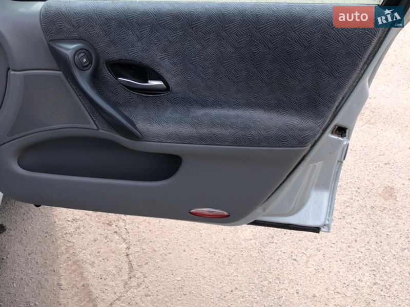 Лифтбек Renault Laguna 2001 в Виннице