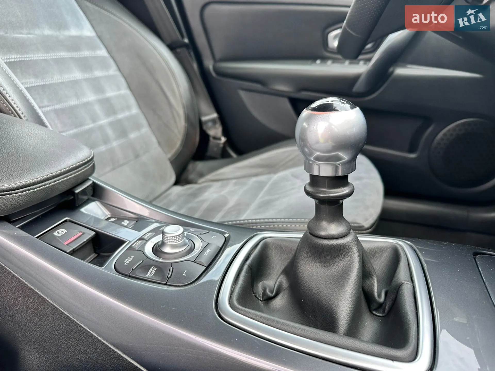 2011 Renault Laguna - мініатюра 101
