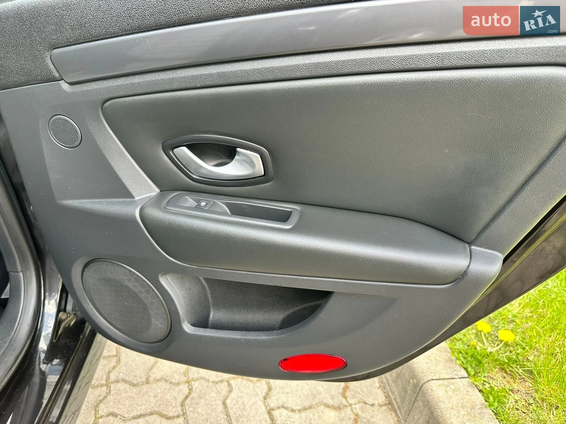2011 Renault Laguna - мініатюра 109