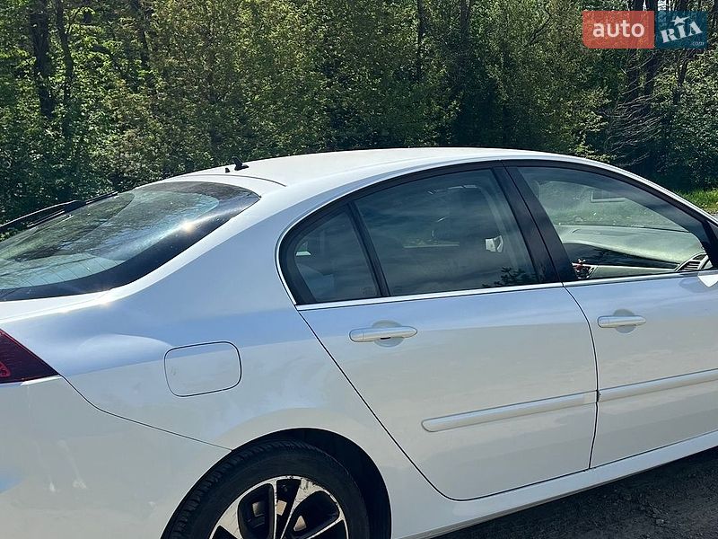 Лифтбек Renault Laguna 2013 в Ивано-Франковске