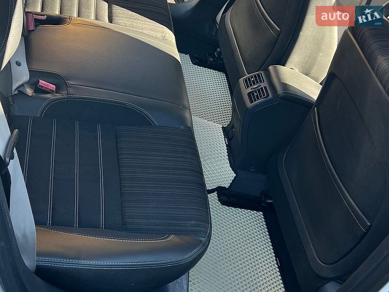 Лифтбек Renault Laguna 2013 в Ивано-Франковске