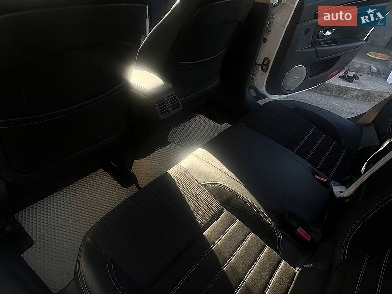 Лифтбек Renault Laguna 2013 в Ивано-Франковске