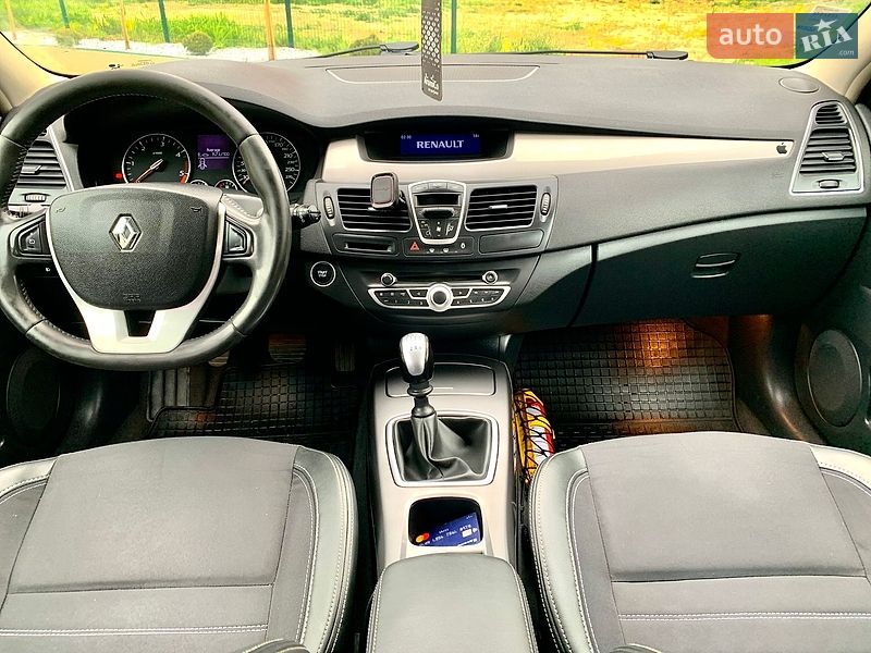 Универсал Renault Laguna 2010 в Остроге