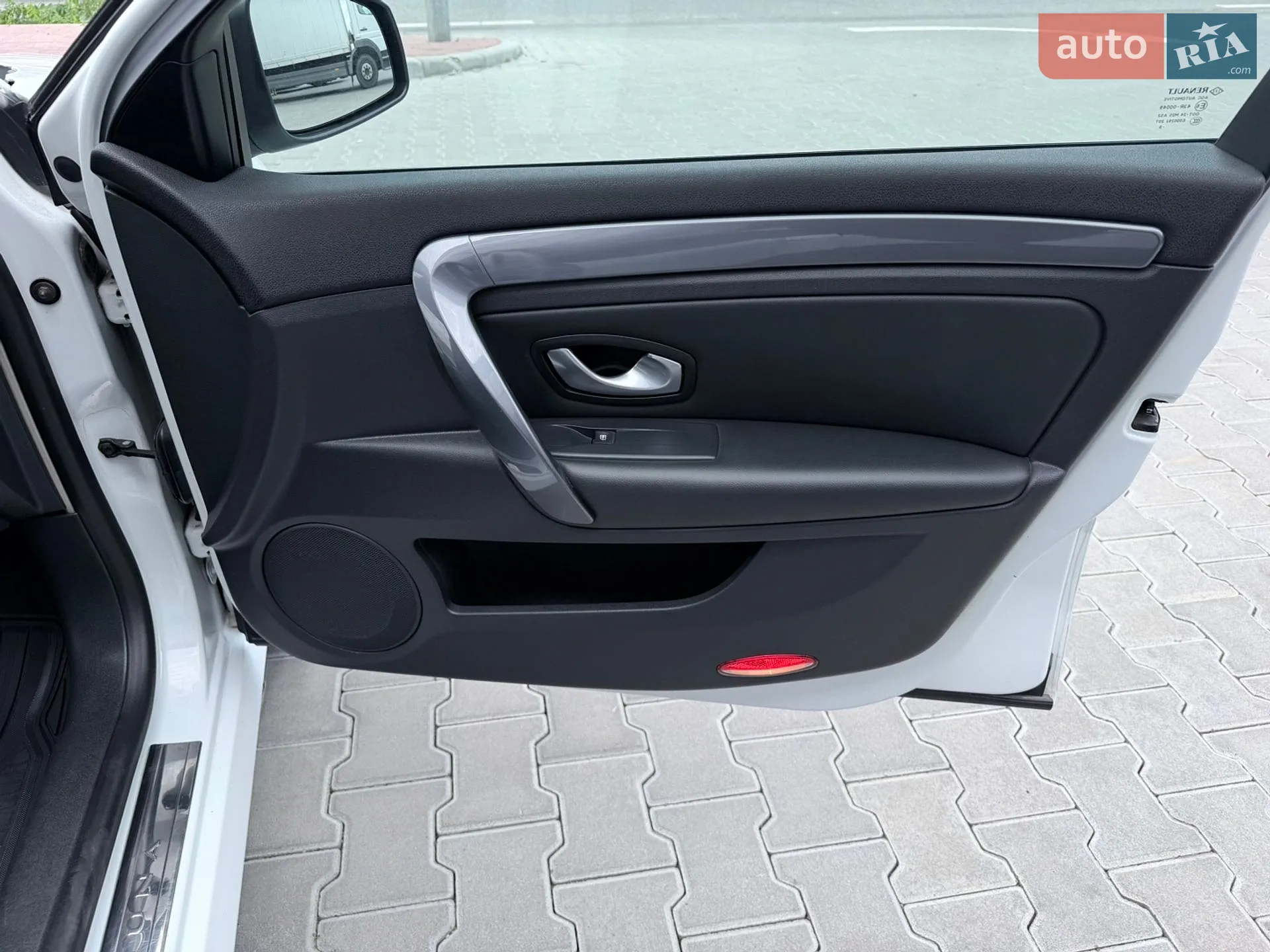 2010 Renault Laguna - мініатюра 31