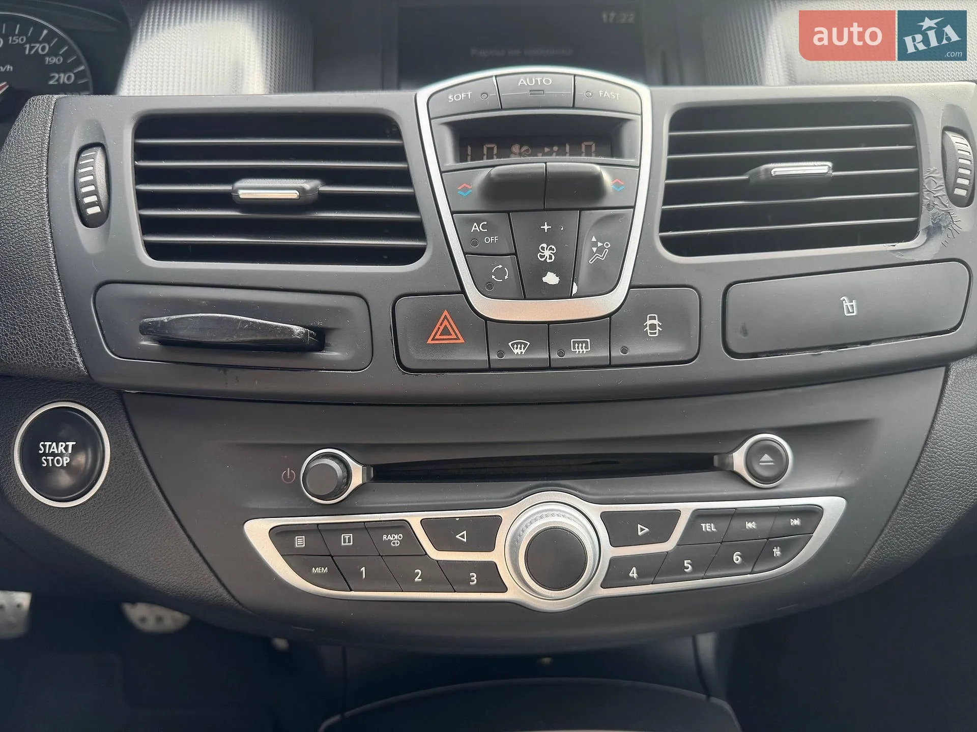 2013 Renault Laguna - мініатюра 23