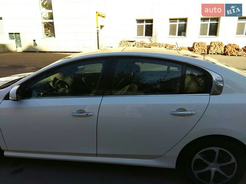 Седан Renault Latitude 2014 в Ровно