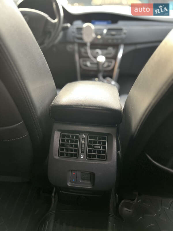 Седан Renault Latitude 2012 в Луцке