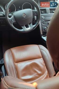 Седан Renault Latitude 2012 в 