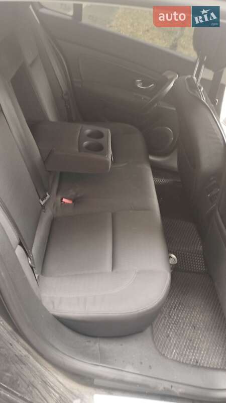 Седан Renault Latitude 2011 в Киеве