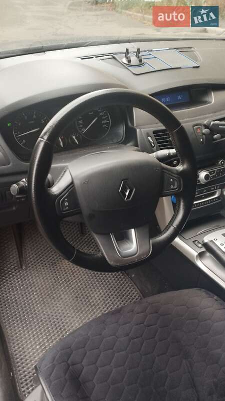 Седан Renault Latitude 2011 в Киеве