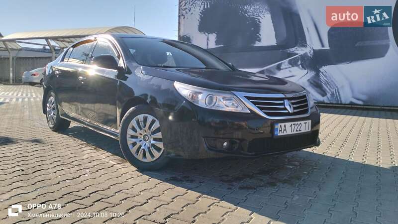 Седан Renault Latitude 2011 в 