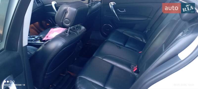 Седан Renault Latitude 2010 в Вишневом