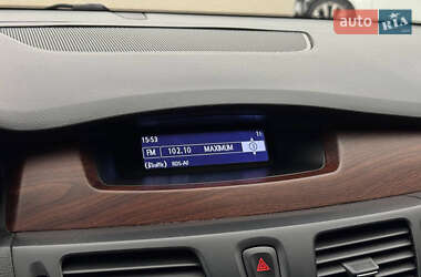 Седан Renault Latitude 2011 в 