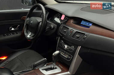 Седан Renault Latitude 2011 в 