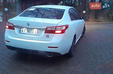 Седан Renault Latitude 2012 в 