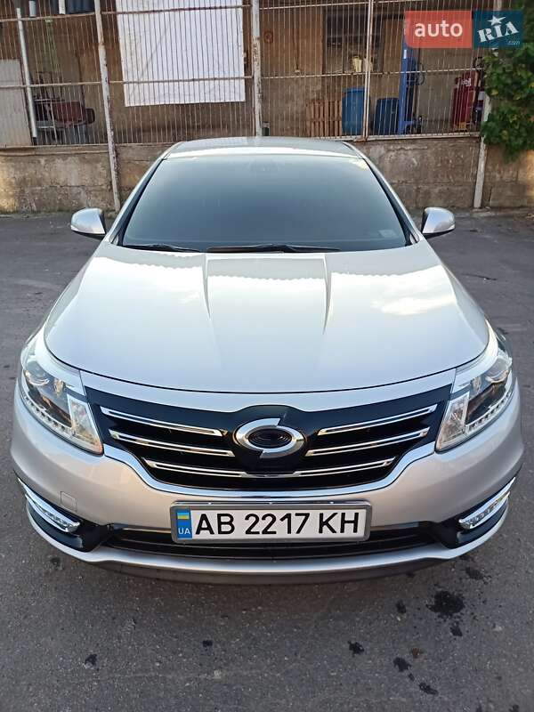 Седан Renault Latitude 2015 в 