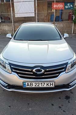 Седан Renault Latitude 2015 в 