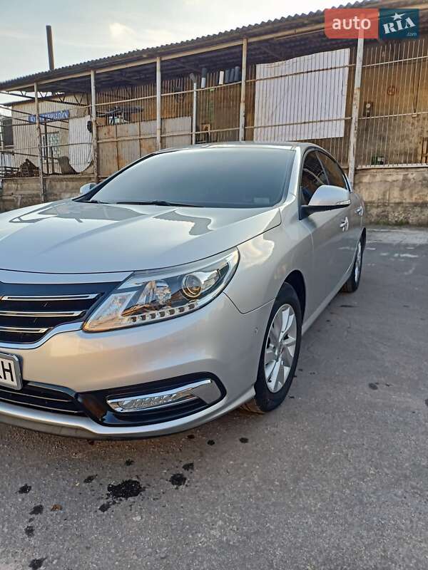 Седан Renault Latitude 2015 в Калиновке