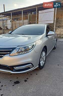 Седан Renault Latitude 2015 в 