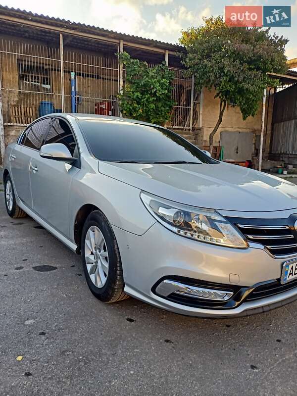 Седан Renault Latitude 2015 в Калиновке