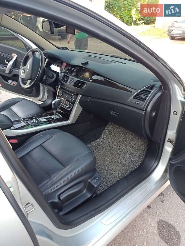 Седан Renault Latitude 2015 в Калиновке