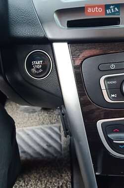 Седан Renault Latitude 2015 в 
