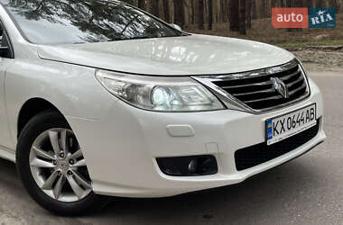 Седан Renault Latitude 2011 в 