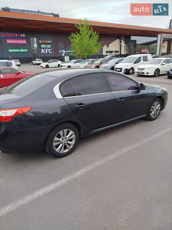 Седан Renault Latitude 2012 в Киеве