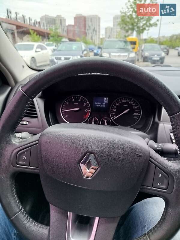 Седан Renault Latitude 2012 в Киеве