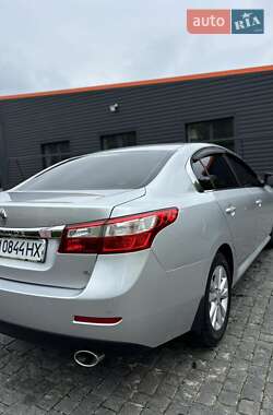 Седан Renault Latitude 2010 в 