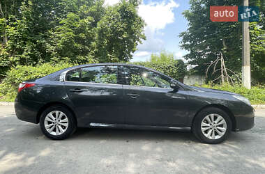Седан Renault Latitude 2012 в 