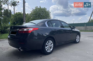 Седан Renault Latitude 2012 в 