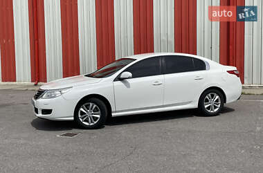 Седан Renault Latitude 2011 в 