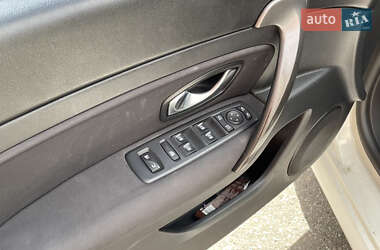Седан Renault Latitude 2011 в 