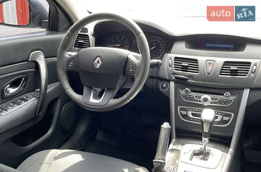 Седан Renault Latitude 2011 в 