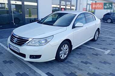 Седан Renault Latitude 2011 в Хусті
