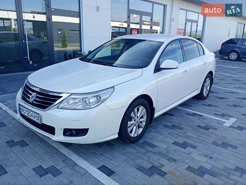 Седан Renault Latitude 2011 в Хусте
