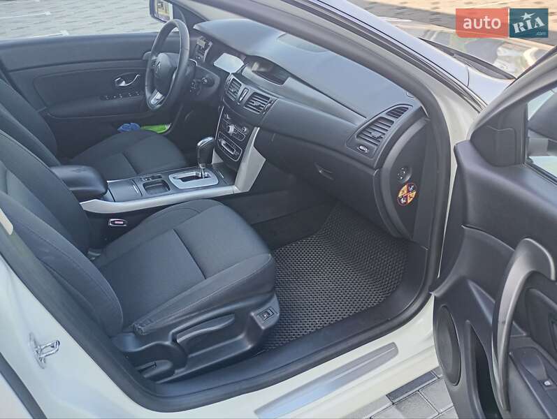 Седан Renault Latitude 2011 в Хусте